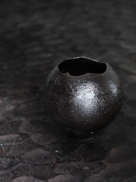 Black Clay Tea Basin (黑陶泥建水)